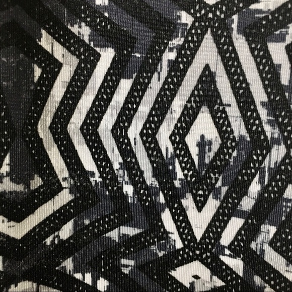 Live Love Dream Activewear Capri Leggings Small - Picture 3 of 5